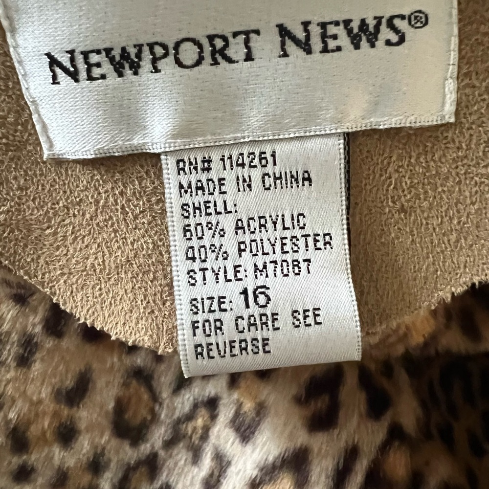 Like new classic Newport News faux fur/shearling long coat - Picture 9 of 10